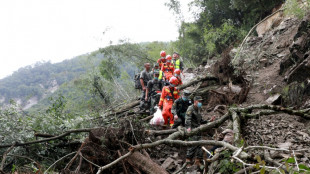 Séisme en Chine: nouveau bilan de 82 morts, la pluie complique les recherches