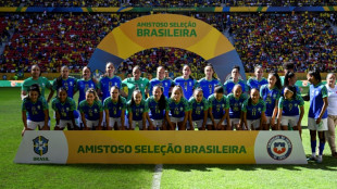 Seleção brasileira feminina embarca rumo à Austrália para Copa do Mundo