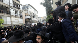 Huge crowd due for Israel rabbi funeral under heavy guard