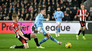 Manchester City vence Brentford (3-1) de virada e se aproxima do líder Liverpool