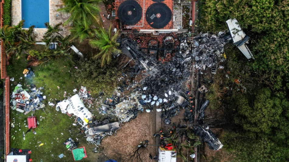 Avança resgate de corpos do avião que caiu em Vinhedo; caixas-pretas são analisadas